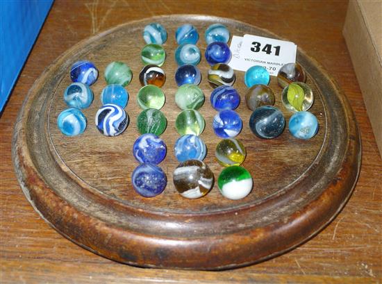 Solitaire board and Victorian marbles(-)